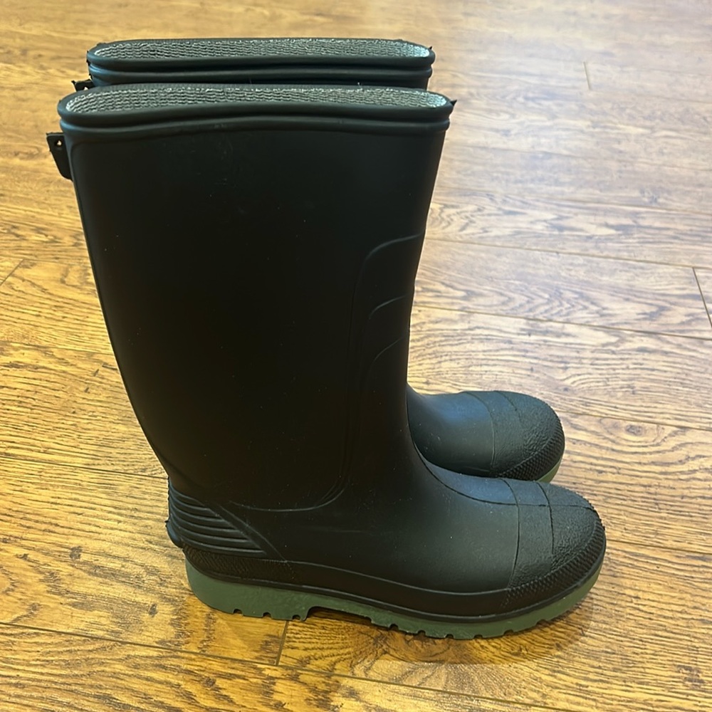 Rainboots - size 4